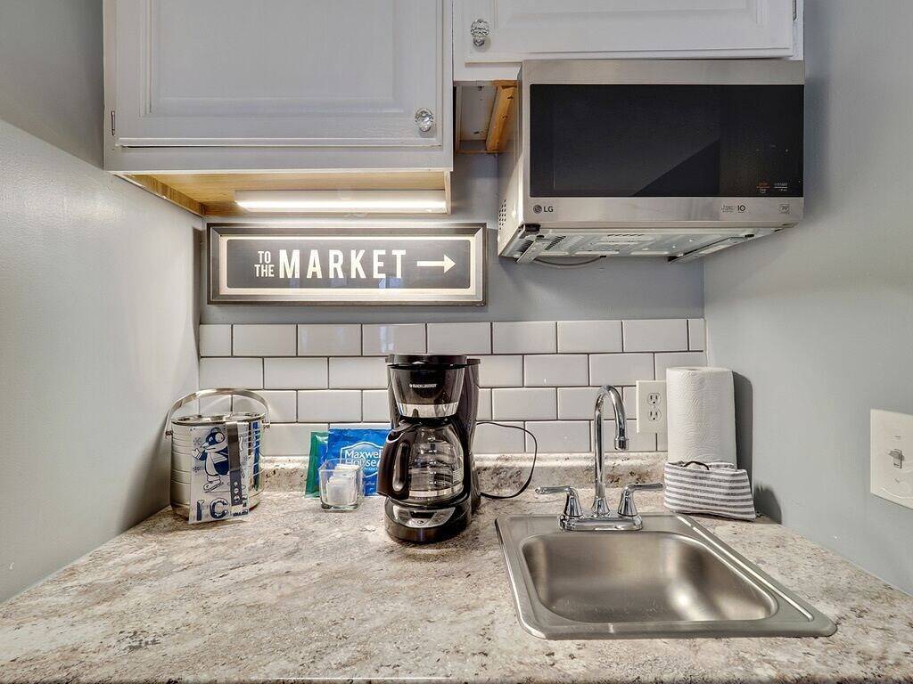 Ganze Wohnung, Downtown Charlevoix | Indoor/Outdoor Pool | Remodeled in Charlevoix, Charlevoix County