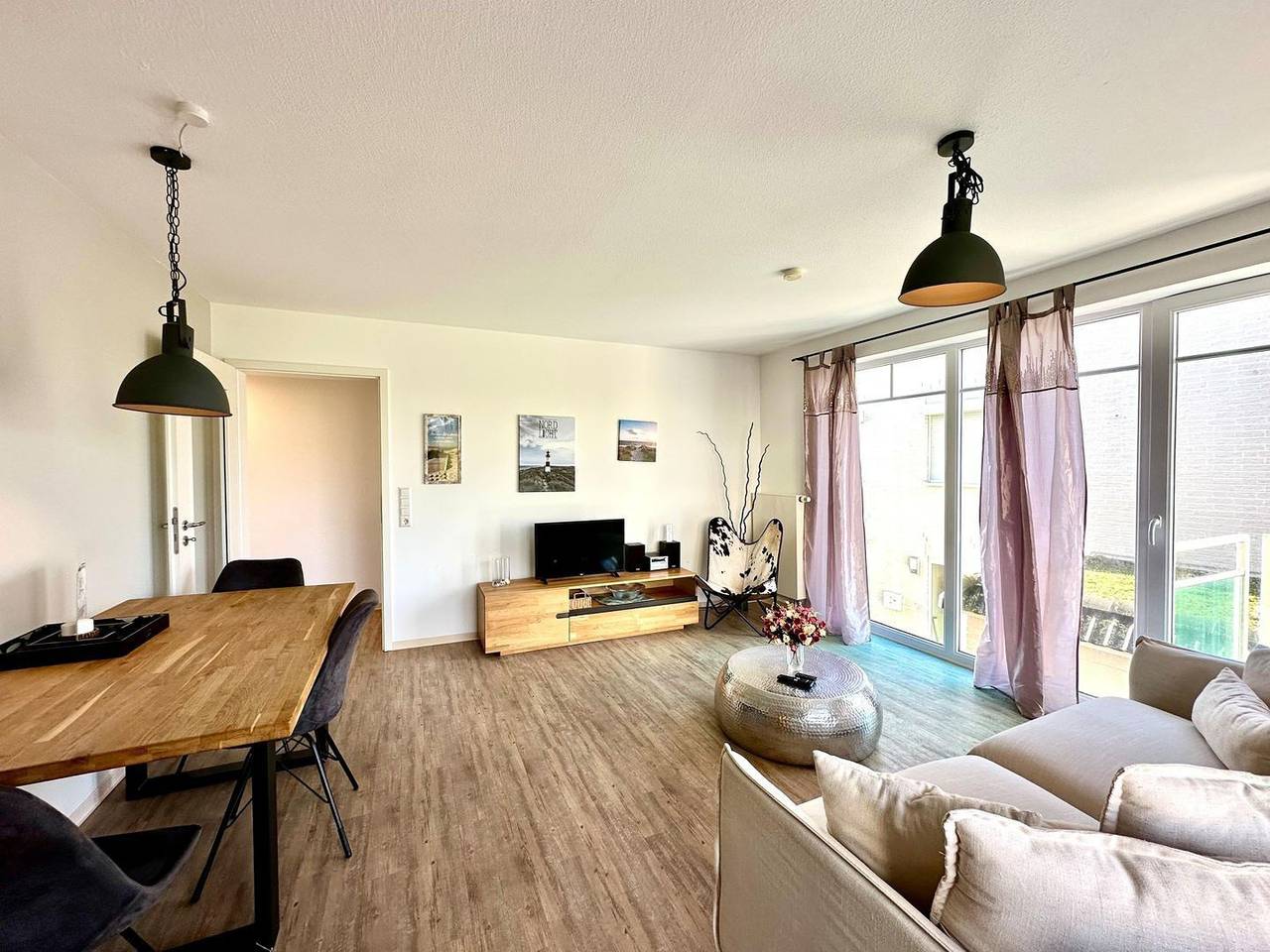 Ganze Wohnung, Strandoase Sonnenbucht: Ferienwohnung in erster Strandreihe mit Balkon in Sierksdorf, Ostholstein