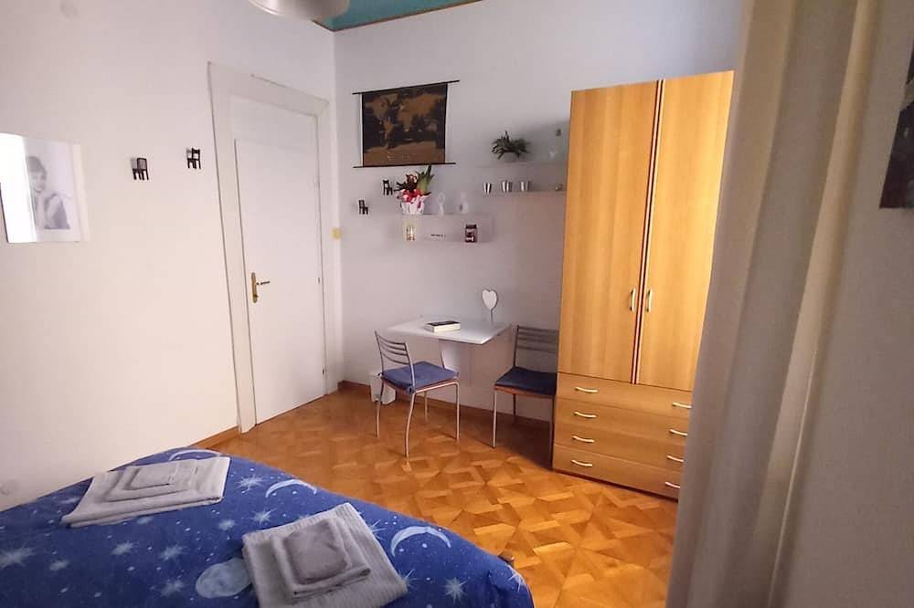 Ganze Wohnung, Among the charming historic buildings, the public garden, quiet apartment in Triest, Karst