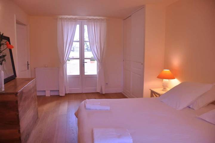 Location de vacances pour 6 personnes, avec piscine ainsi que jardin et jacuzzi à Divajeu - 3