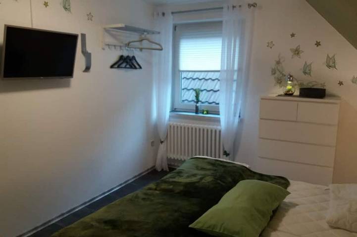 Ganze Wohnung, Ferienwohnung an der Nordsee/ Deich zentrale ruhige Lage modern, Wlan bis 5 Pers in Neßmersiel, Dornum