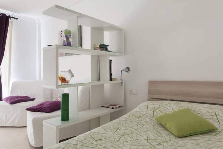 Ganze Wohnung, Study in Alicante Centro Historico 50 m vom Strand entfernt in Alacant, Alicante