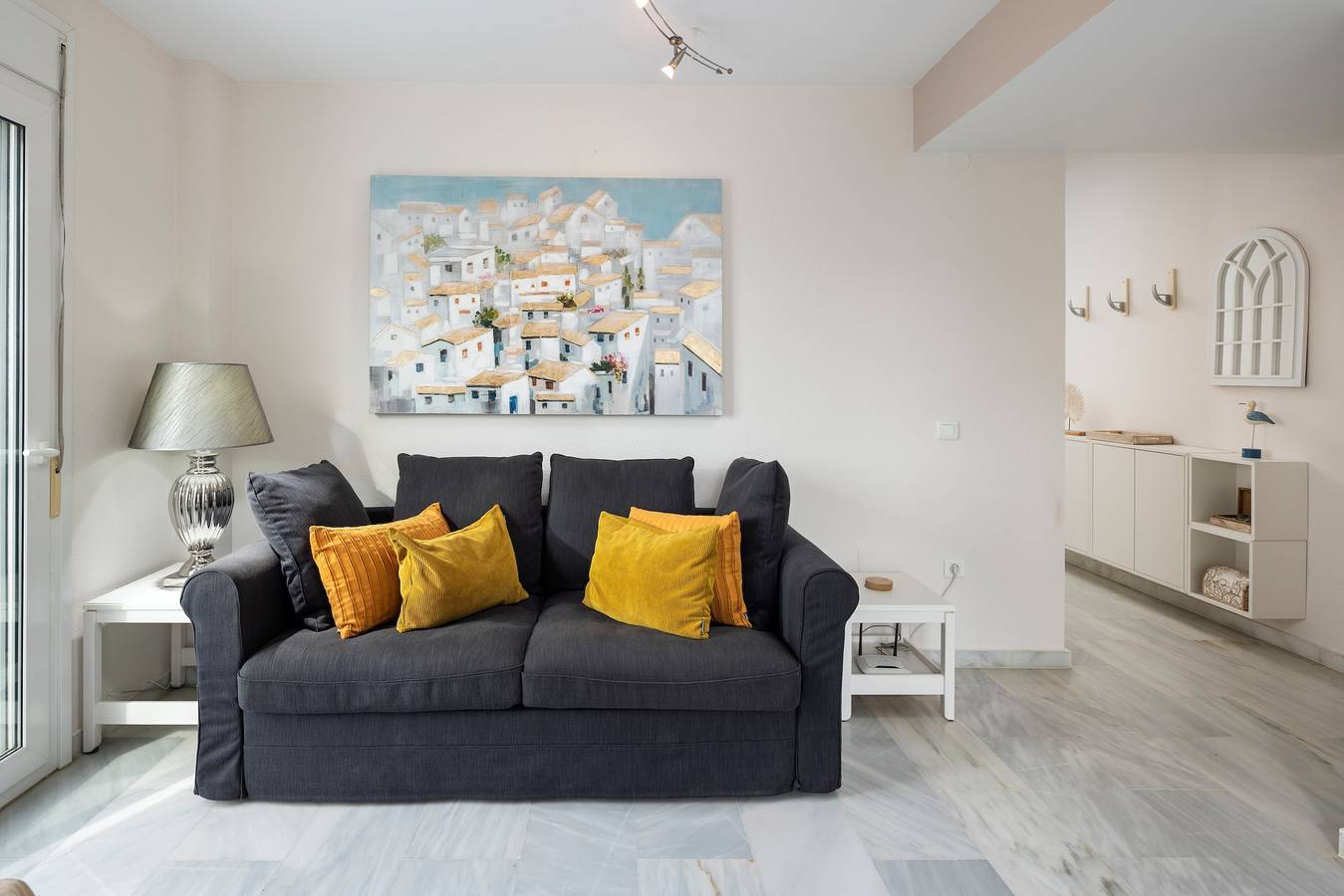 Apartamento entero, Apartamento 'Beachfront Apt Torrox Costa' con vistas al mar, Wi-Fi y aire acondicionado. in Torrox Costa, Torrox