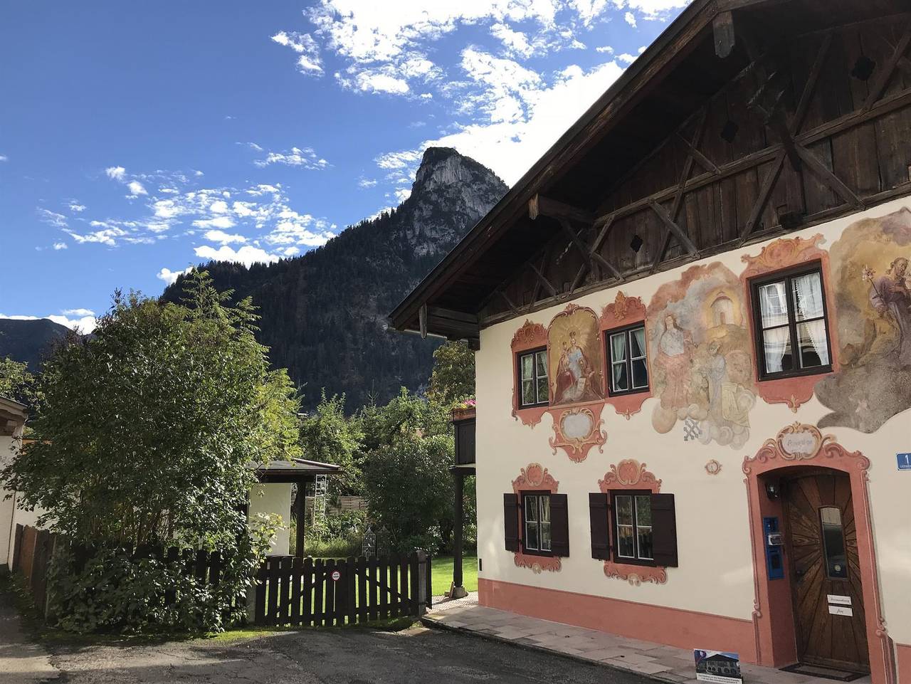 Ganze Ferienwohnung, Ferienwohnungen im Lüftlmalereck, Mussldomahaus - Ferienwohnung "Sonnengelb" in Oberammergau, Bayerische Alpen