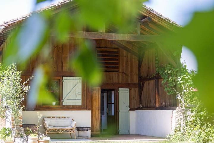 Gîte pour 4 personnes, avec terrasse et jardin à Bélis