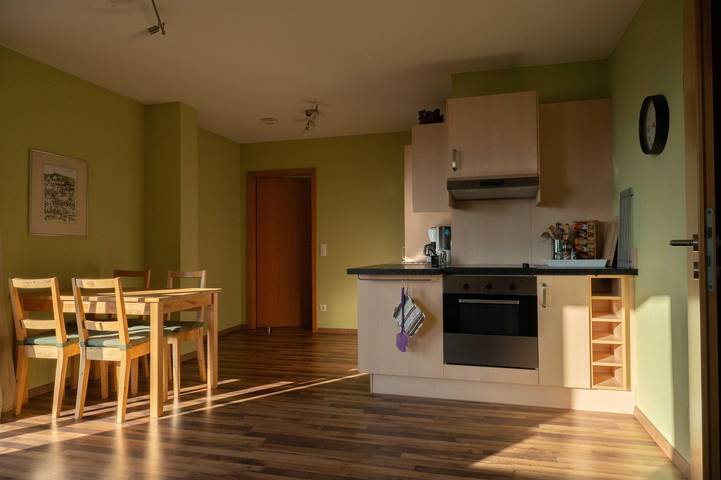 Ganze Ferienwohnung, Appartement/Fewo, Dusche und Badewanne, Balkon in Roßbach, Landkreis Neuwied