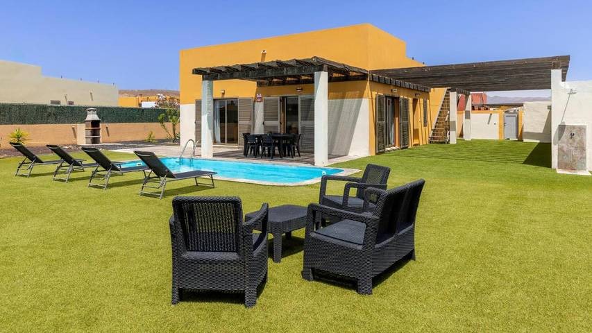 Chalet para 6 personas, con piscina además de vistas y jardín en Las Salinas