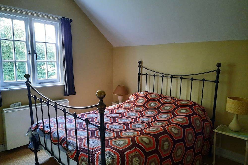 Simple, cosy cottage in beautiful Suffolk countryside, near Washbrook, Ipswich in Copdock & Washbrook, Suffolk