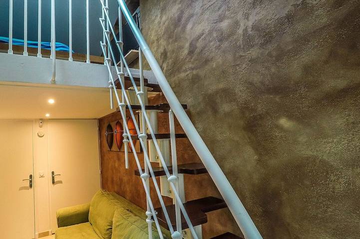 Appartement entier, Studio Rdc Dans Villa, jardinet, 50 m de la mer,bassin/piscine, sans vis-à-vis. in Saint-Aygulf, Fréjus