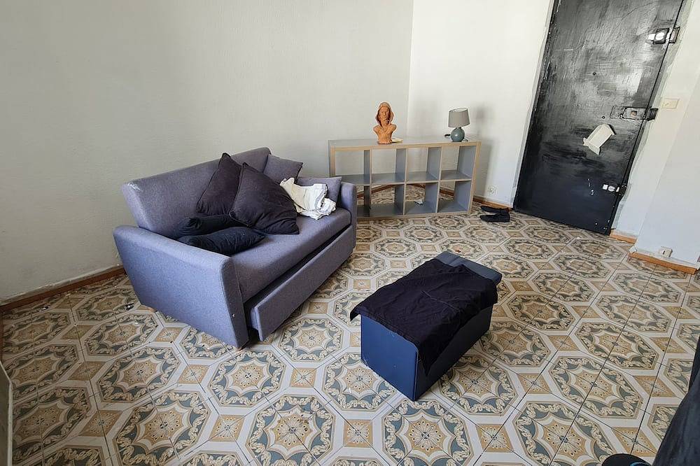 Appartement entier, Studio  d'artiste plus place de parking in Sarcelles, Val-d'Oise