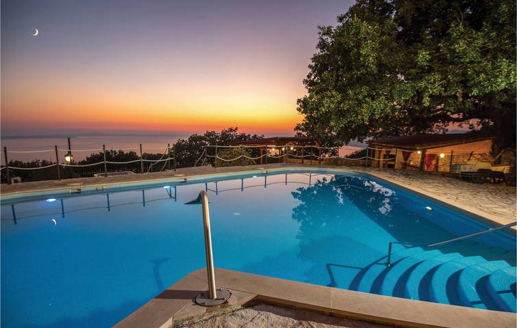 Location de vacances pour 27 personnes, avec piscine et terrasse à Podstrana - 4