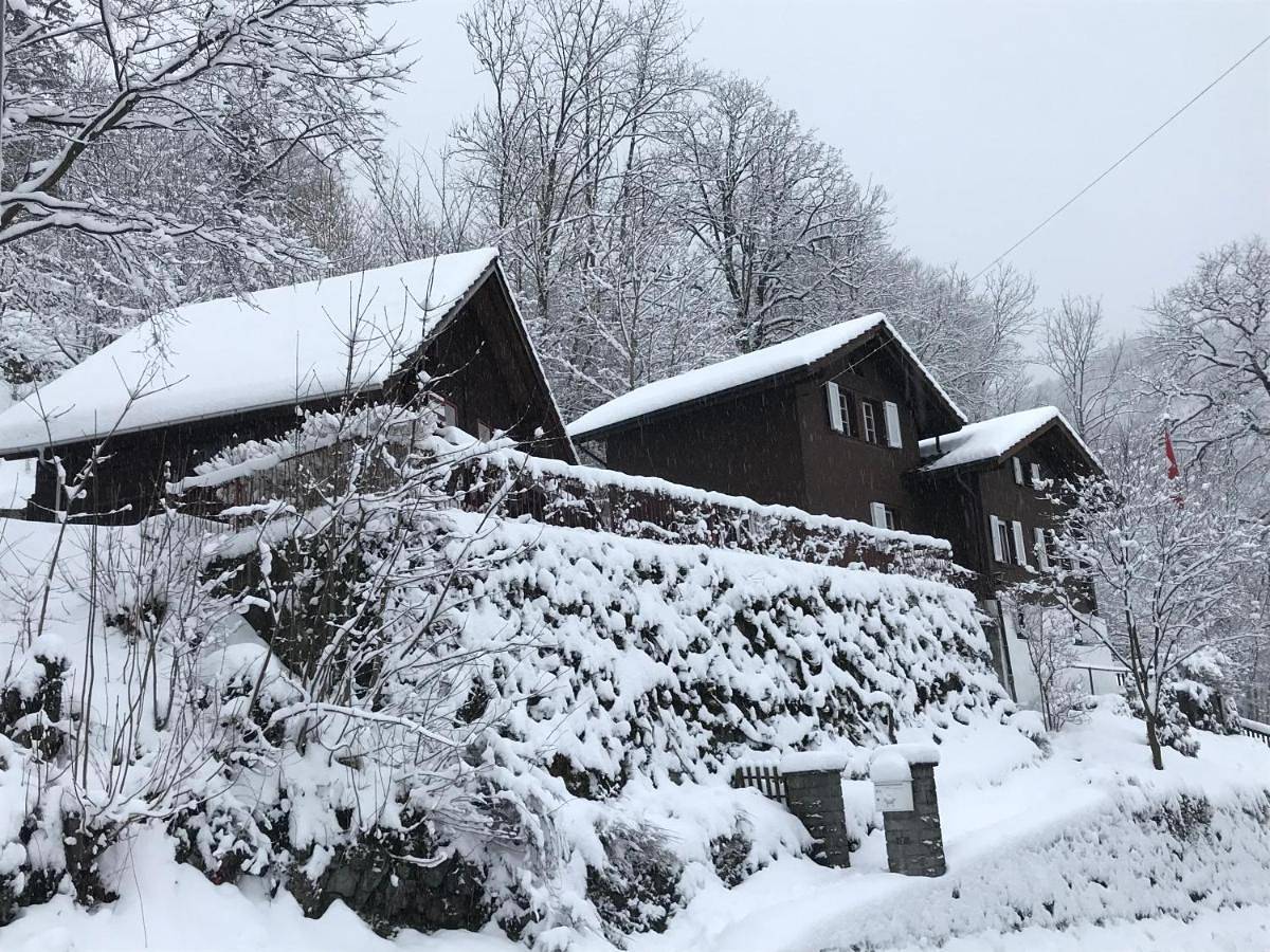 Romantic private superior Swiss Chalet with Hottub in Lungern, Obwalden
