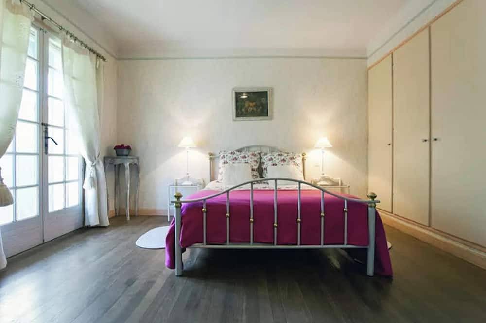 Homerez - Provencal Villa with Pool in Barbentane in Barbentane, Arles region