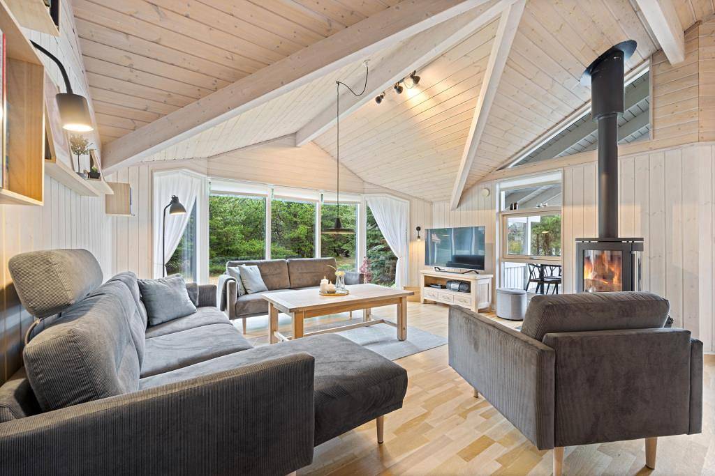 Klassisches Ferienhaus mit Whirlpool, Sauna & Terrasse in Bjerregård, Holmsland Klit