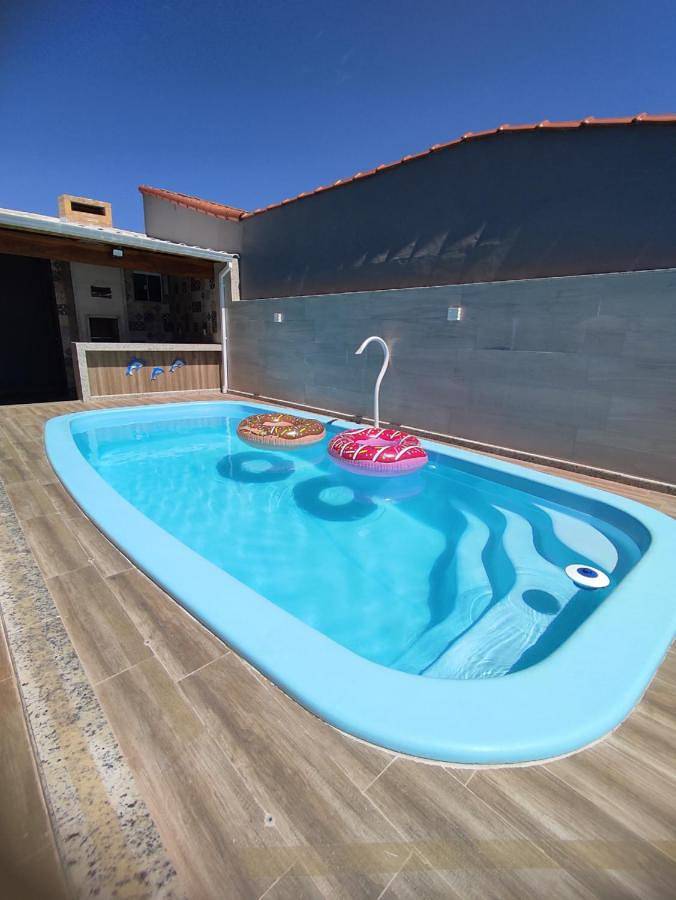 Casas e apartamentos de temporada para 8 pessoas, com piscina em Unamar
