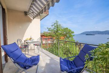 Ferienwohnung für 2 Personen, mit Balkon und Seeblick im Piemont