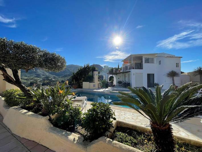 Chalet para 9 personas, con piscina además de jardín y jacuzzi en Provincia de Almería