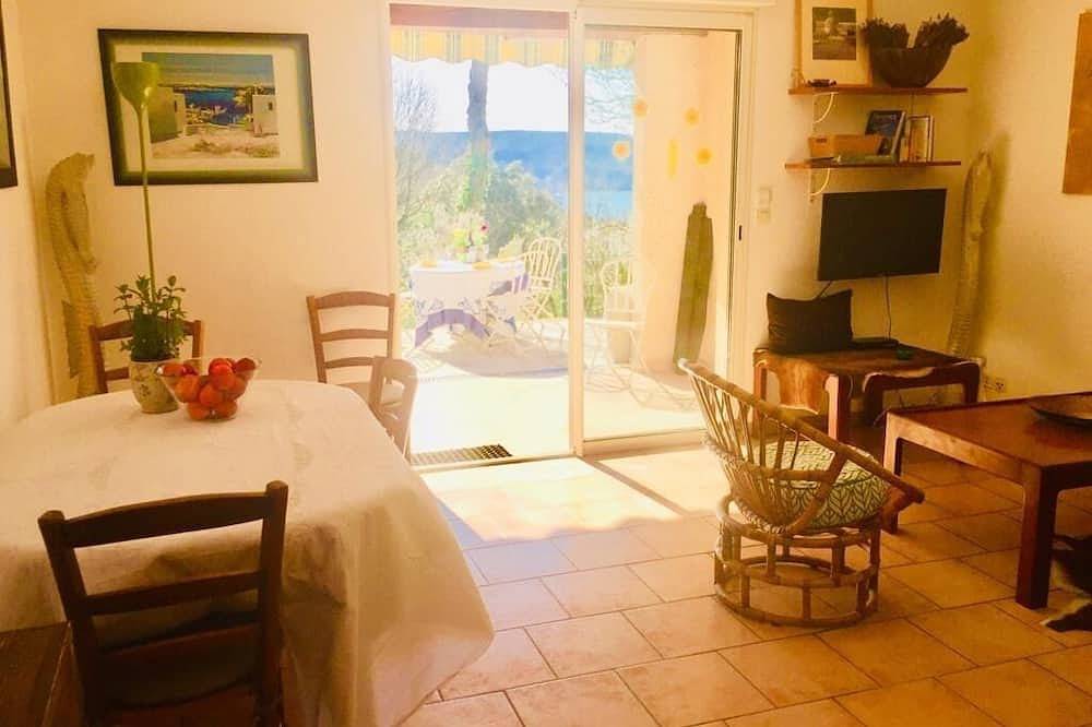 House T3 with beautiful lake view. in Esparron-de-Verdon, Regionaler Naturpark Verdon