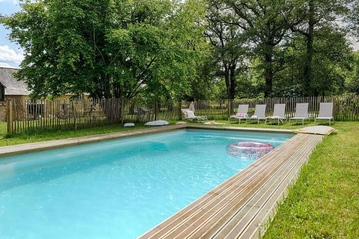 Maison d’hôte pour 2 personnes, avec piscine et terrasse à Tréal
