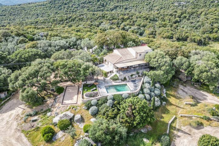 Villa pour 10 personnes, avec jardin ainsi que piscine et terrasse, adapté aux familles à Porto-Vecchio - 3