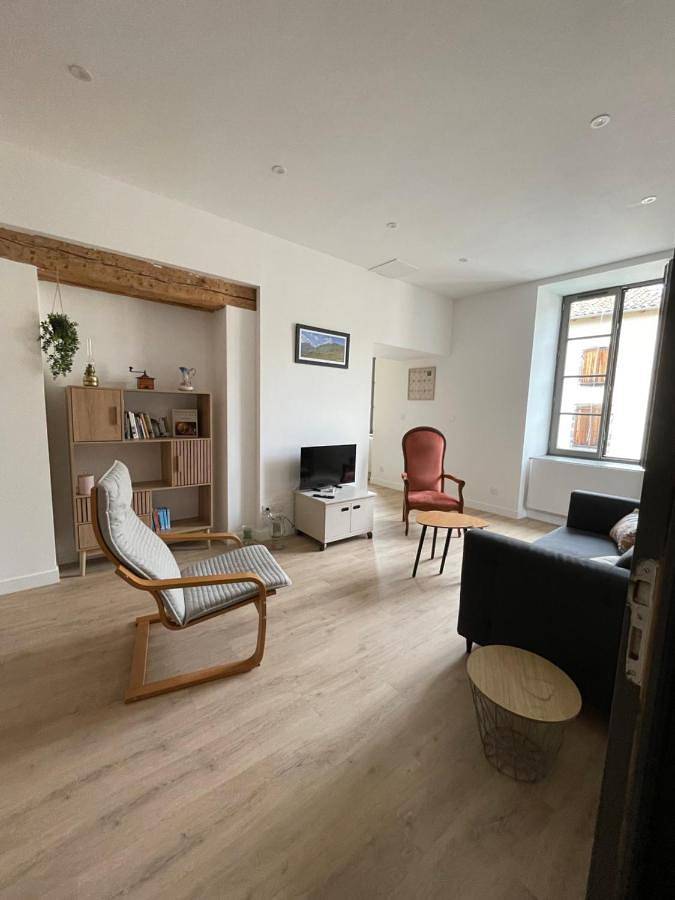 Three-Bedroom House in Saint-Flour, Région de Saint-Flour