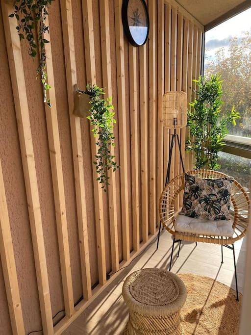 Appartement entier, The Jungle Studio, loggia & parking dans résidence in Romans-sur-Isère, Région de Valence