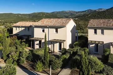 Gîte pour 4 personnes, avec terrasse et piscine à Belgodère