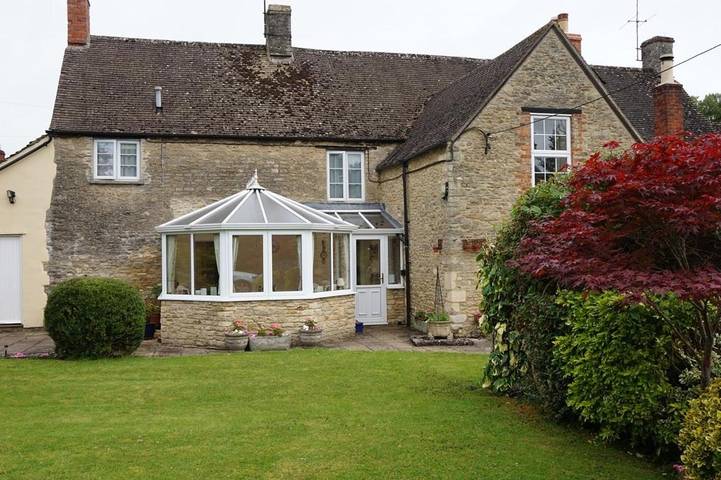 Alojamiento y desayuno para 2 personas, con vistas y jardín en Montes Cotswold