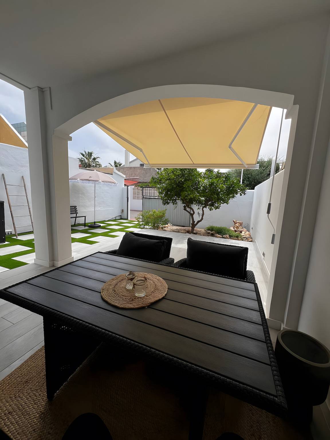 Maison de Vacances 'La Dolce Vita' avec Vue sur la Montagne, Terrasse Privée et Climatisation in El Verger, Costa Blanca
