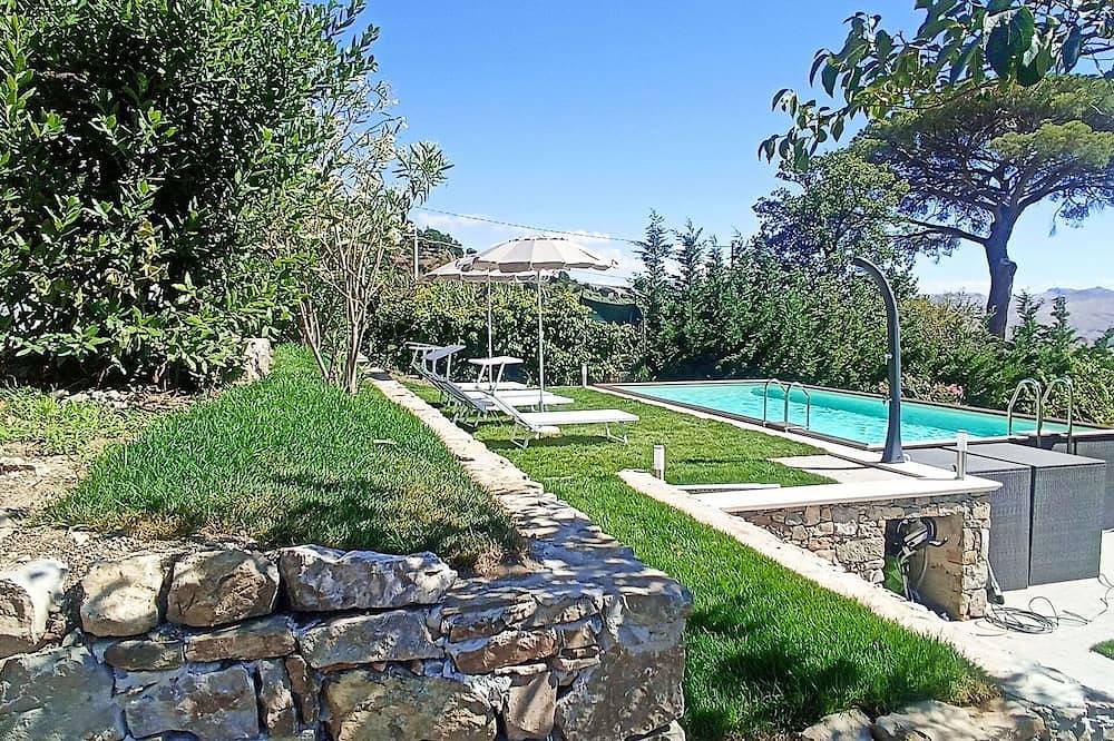 Alleinstehendes Ferienhaus mit privatem Pool, Klimaanlage,  W-Lan, Tv, Panoramablick, Parkplatz in Polizzi Generosa, Palermo Provinz
