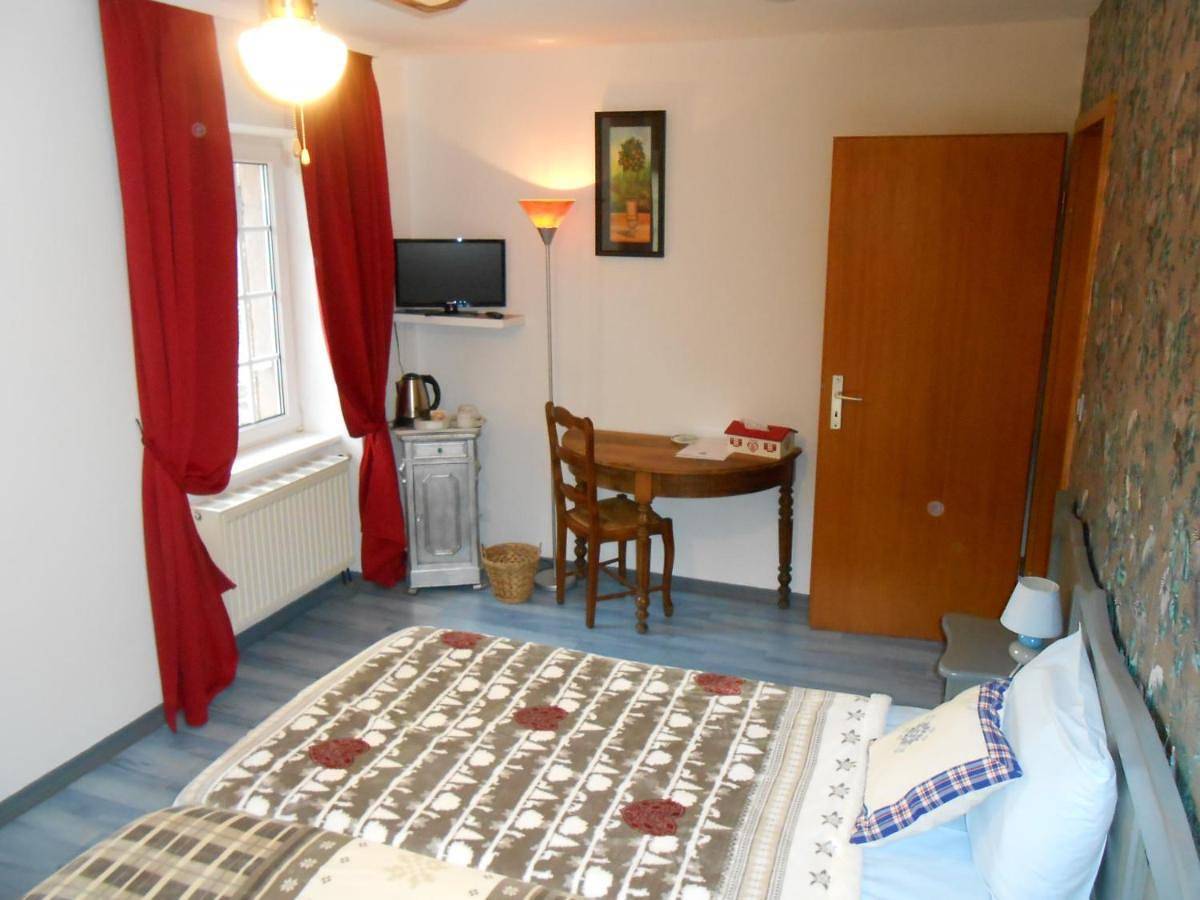 Double or Twin Room with Private Bathroom in Orschwiller, Région de Sélestat-Erstein