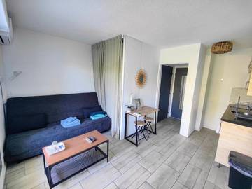 Gîte pour 2 personnes, avec vue ainsi que piscine et balcon dans Golf de la Grande Motte