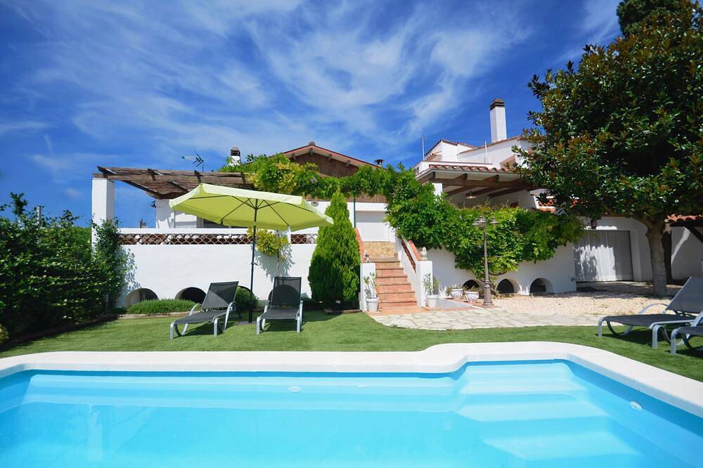 Holiday rental townhouse with swimming pool in Begur, Centre in Begur, Costa Brava
