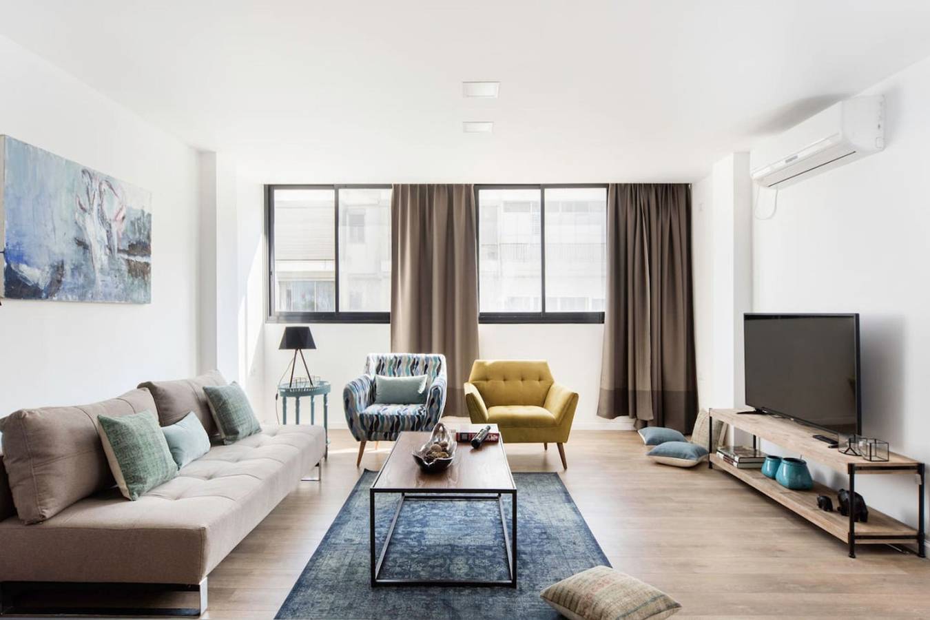 Entire apartment, Stylish Spacious 3Br Apartment 5min From the Beach in Tel Aviv, Tel Aviv District