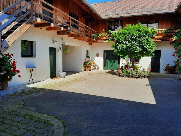 Ferienwohnung für 4 Personen, mit Ausblick und Pool sowie Garten