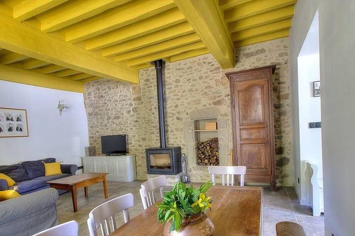 Location de vacances pour 6 personnes, avec jardin dans Affoux