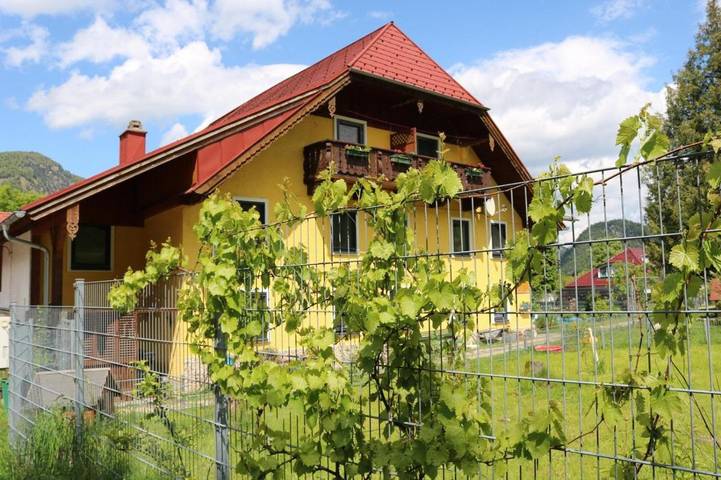 Privatzimmer für 2 Personen, mit Balkon und Terrasse sowie Garten und Ausblick