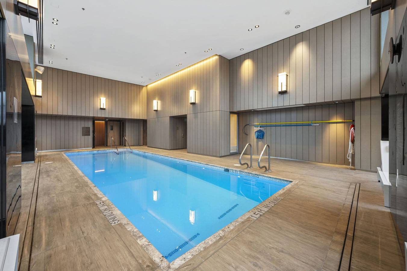 Appartamento intero, 2Br: Sauna, 24/7 Gym, Parking, w/ Gaggenau & Aesop in Vancouver, Columbia Britannica