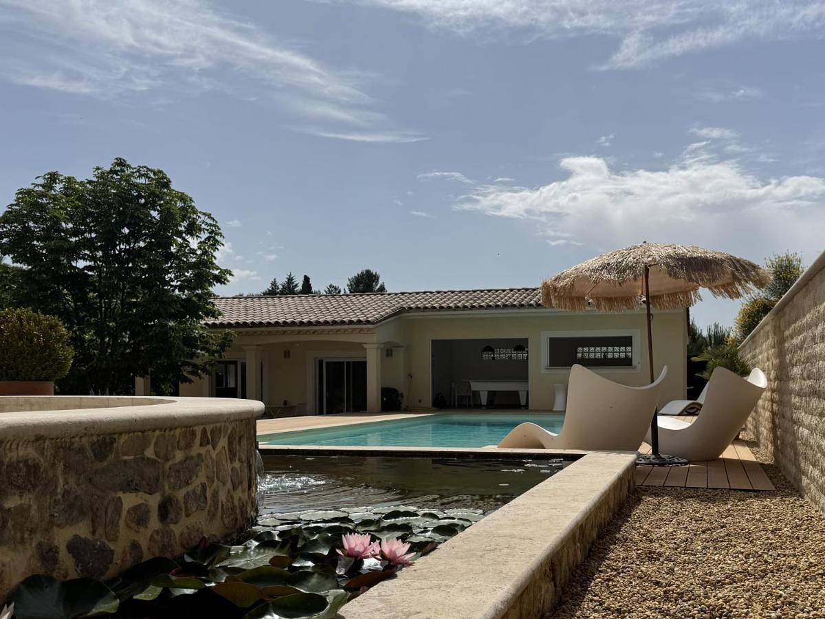 Maison avec piscine pour 2 personnes à Valensole in Valensole, Alpes-de-Haute-Provence