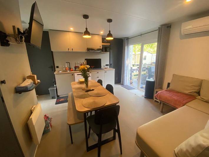 Camping pour 5 personnes, avec Terrasse et Jardin ainsi que Bassin pour enfant et Piscine