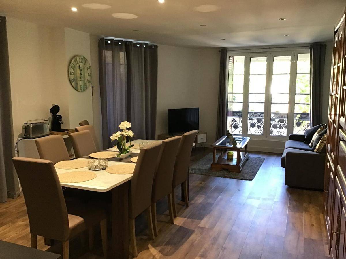 Appartement entier, Magnifique T4 avec terrasse à Saint-Nectaire - 8 pers in Saint-Nectaire, Parc naturel régional des Volcans d'Auvergne