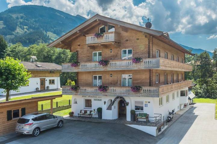 Hôtel pour 2 personnes, avec Balcon et Terrasse ainsi que Jardin et Vue dans Kitzbuhel