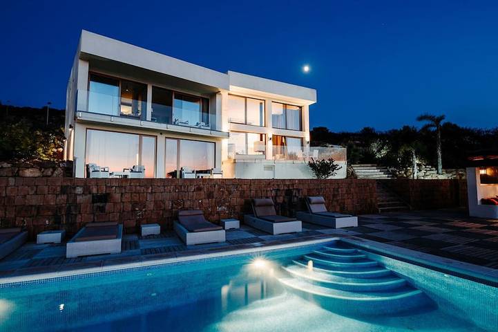 Casa rural para 8 personas, con jardín y balcón en Tarifa
