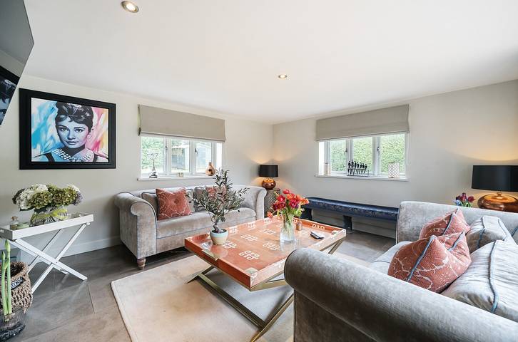 Luxury Countryside Retreat with Pool | Surrey Hills Escape - Pass the Keys in Effingham, Guildford