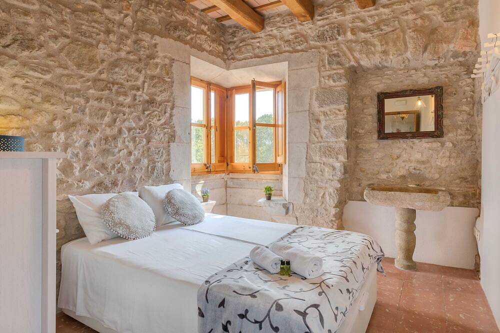 Flateli El Racó de Diana in San Jordi Desvalls, Gironés