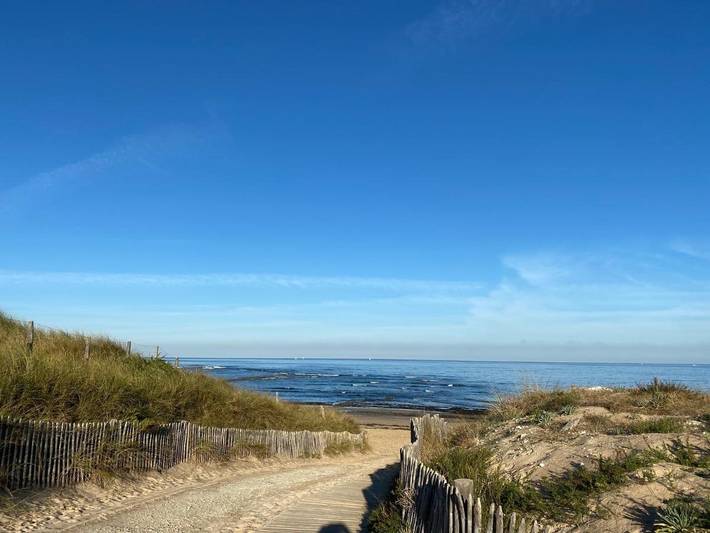 Location de vacances pour 13 personnes, avec jardin dans Plage des Sables-Vignier