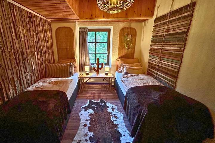 Attraktives Haus am Fuße einer Burgruine in Manderscheid, Bernkastel-Kues & Umgebung