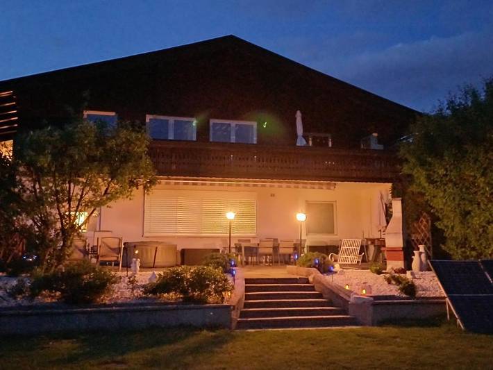 Ferienwohnung für 8 Personen, mit Balkon und Garten sowie Pool und Ausblick in Wernberg
