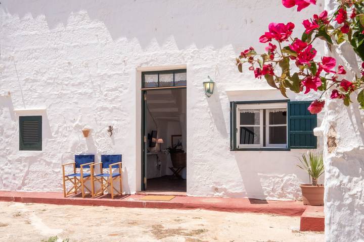 Casa de campo idílica con piscina, jardín y patio; aparcamiento disponible in Ciudadela, Menorca