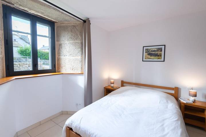 Gîte pour 6 personnes, avec terrasse et vue dans Albaret-le-Comtal - 4